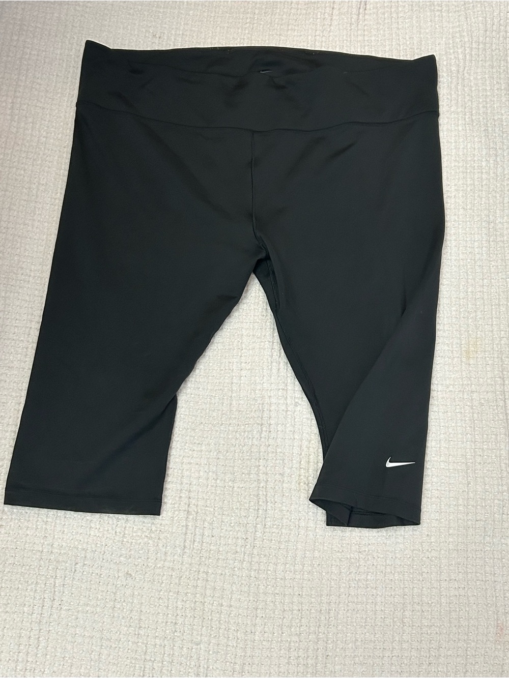 Nike Black Girls' Capri Athletic Leggings with Reflective Swoosh